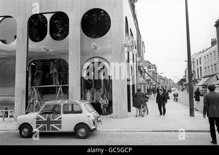 Eine Drogerie in King's Road, Chelsea, London, mit einer Cocktailbar und einer Boutique. Stockfoto