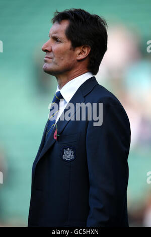 Rugby Union - Investec Challenge Series - England / Australien - Twickenham Stadium. Robbie Deans, Cheftrainer Australiens Stockfoto