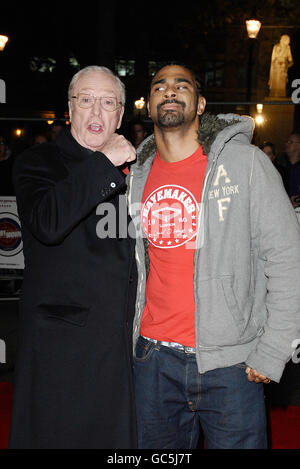 Harry Brown Premiere - London. Michael Caine und David Haye kommen zur Premiere des neuen Films Harry Brown im Odeon Cinema in London. Stockfoto