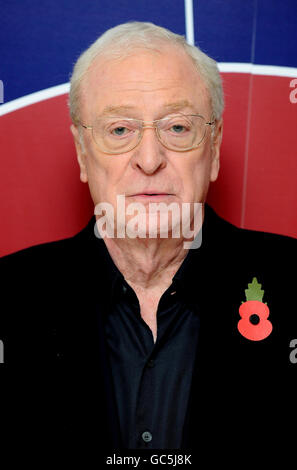 Michael Caine kommt bei der Premiere des neuen Films Harry Brown im Londoner Odeon Cinema an. Stockfoto