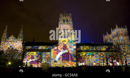 Lumiere Festival - Durham. Die Kathedrale von Durham wird während des Lumiere Festivals beleuchtet. Stockfoto