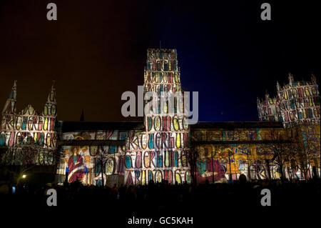 Lumiere Festival - Durham. Die Kathedrale von Durham wird während des Lumiere Festivals beleuchtet. Stockfoto