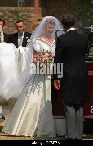 LADY HELEN WINDSOR VERLÄSST IHR FAMILIENHAUS IN NETTLEBED, OXON, FÜR IHRE HOCHZEIT IN DER ST. GEORGE'S KAPELLE, WINDSOR. Stockfoto