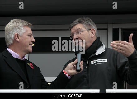 Formel-1-Teamchef Ross Brawn vom Brawn GP ist da Im Interview mit Steve Ryder auf der Powered by Mercedes-Benz Live 09 in Brooklands in Surrey Stockfoto