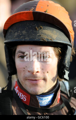 Pferderennen - William Hill Winter Festival 2009 - Erster Tag - Kempton Park Racecourse. Jockey Sam Waley-Cohen nach seinem langfristigen Sieg in der Feltham Novices' Chase von williamhill.com Stockfoto