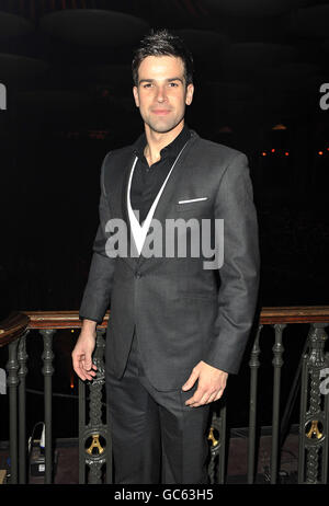 Gethin Jones in der Tapis Rouge Bar während der Eröffnungsnacht des Varekai durch den Cirque Du Soleil in der Royal Albert Hall in London. Stockfoto