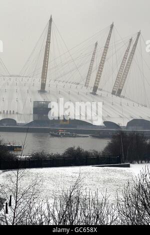 Der Millennium Dome im Schnee in den Docklands, East London. DRÜCKEN Sie VERBANDSFOTO. Bilddatum: Mittwoch, 13. Januar 2010. Siehe PA Geschichte WETTER Schnee. Bildnachweis sollte lauten: Sean Dempsey/PA Wire Stockfoto