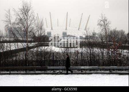 Der Millennium Dome im Schnee in den Docklands, East London. DRÜCKEN Sie VERBANDSFOTO. Bilddatum: Mittwoch, 13. Januar 2010. Siehe PA Geschichte WETTER Schnee. Bildnachweis sollte lauten: Sean Dempsey/PA Wire Stockfoto