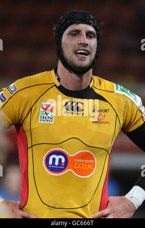 Rugby Union - Heineken Cup - Pool Two - Glasgow Warriors gegen Newport Gwent Dragons - Firhill Arena. Luke Charteris, Newport Gwent Dragons Stockfoto