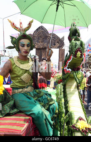 Menschen im Bun Bang Fai Festival oder Rakete Festival in der Stadt von Yasothon im Großraum Isan in Nordost-Thailand in Th Stockfoto