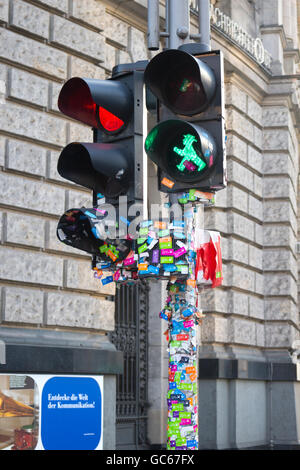 Fußgängerüberweg, zeigt grüne Mann Berlin Deutschland Stockfoto