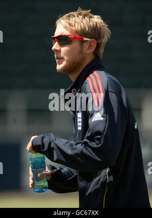 Englands Stuart Broad während einer Nets-Übungseinheit auf dem Wanderers Cricket Ground, Johannesburg, Südafrika. Stockfoto