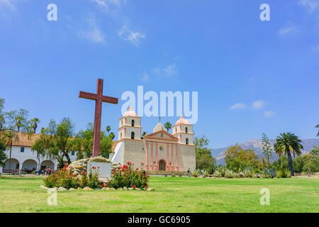 Die schönen alten Misson Kirche von Santa Barbara, Kalifornien Stockfoto