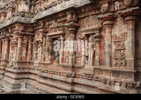 Skulpturen von indischen hindu-Götter im Airavateeswara-Tempel in Darasuram in Tamil nadu Stockfoto