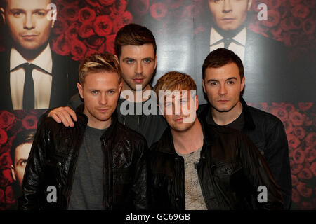 Mitglieder der Boyband Westlife (von links nach rechts) Nicky Byrne, Mark Feehily, Kian Egan und Shane Filan bei der Vorstellung ihres neuen Parfüms 'Westlife X' bei einer Fotocall im Four Seasons Hotel Dublin. Stockfoto