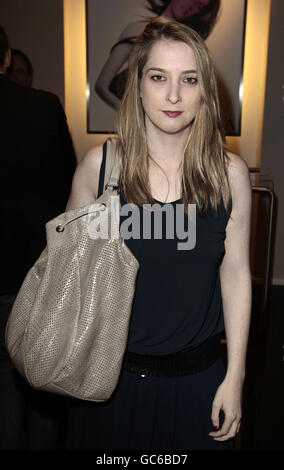 Die Künstlerin Daisy de Villeneuve nimmt an der ersten Jubiläumsfeier der Furla-Boutique in der Regent Street im Zentrum von London Teil. Stockfoto