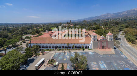 Die schönen alten Misson Kirche von Santa Barbara, Kalifornien Stockfoto