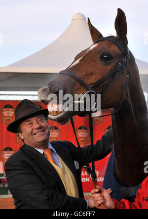 Horse Racing - winterfest - Herren Tag - Newbury Racecourse Stockfoto