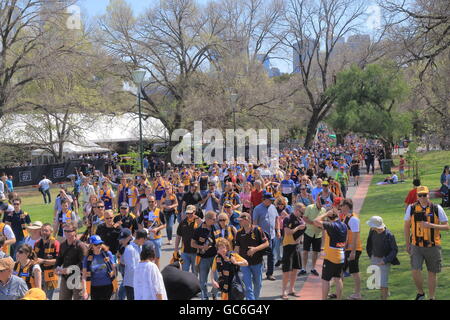 Die Leute besuchen MCG für AFL final Haarwild in Melbourne Australien. Stockfoto