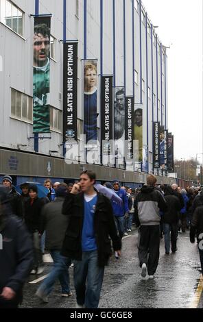 Fußball - Barclays Premier League - Everton gegen Liverpool - Goodison Park. Fans kommen für das Spiel Stockfoto