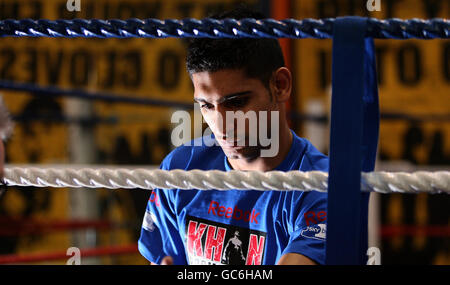 Boxen - Amir Khan Media Workout - Handschuhe Community Center. Amir Khan während des Medientaugs im Gloves Community Center, Bolton. Stockfoto