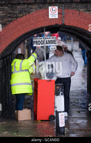 Fußball - Coca-Cola Football League One - Charlton Athletic V Milton Keynes Dons - The Valley Stockfoto