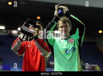 Stuttgarter Torwart Jens Lehmann feiert den Sieg beim Finalpfiff beim UEFA Champions League Group-Spiel in Ibrox, Glasgow. Stockfoto