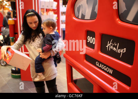 Neuer Hamleys Store eröffnet in St. Enoch Centre Stockfoto