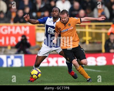 Fußball - Barclays Premier League - Wolverhampton Wanderers gegen Birmingham City - Molineux. Wolverhampton Wanderers Jody Craddock (rechts) und Cameron Jerome (links) von Birmingham City kämpfen um den Ball Stockfoto