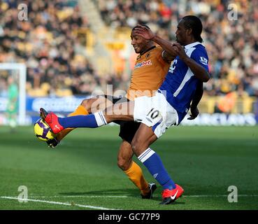 Wolverhampton Wanderers Karl Henry (links) und Cameron Jerome von Birmingham City Kampf um den Ball Stockfoto