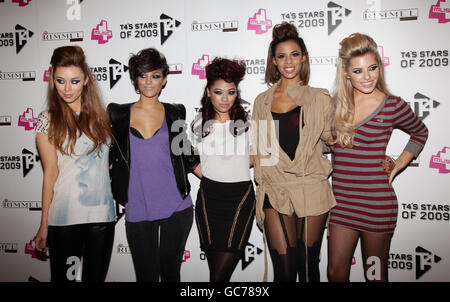 Die Samstage (von links nach rechts) Una Healy, Frankie Sandford, Vanessa White, Rochelle Wiseman und Mollie King backstage beim T4 Stars of 2009 Event im Earls Court im Westen Londons. Stockfoto