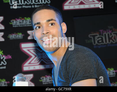 X-Factor Finalist Danyl Johnson bei einem geheimen Gig in Soho, London. Stockfoto