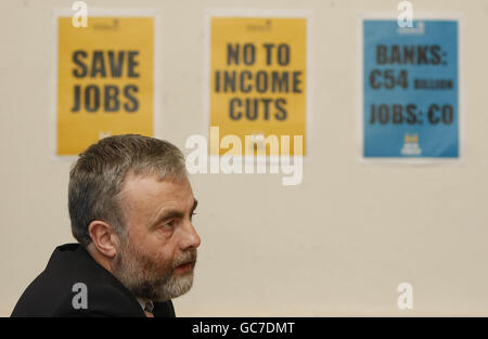 SIPTU-Präsident Jack O'Connor gibt seine Reaktion auf den Haushalt im Congress House in Dublin. Stockfoto