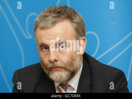 SIPTU-Präsident Jack O'Connor gibt seine Reaktion auf den Haushalt im Congress House in Dublin. Stockfoto