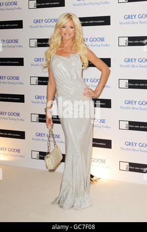 Victoria Silvstedt kommt zur Grey Goose Character & Cocktails Party im Grosvenor House Hotel im Zentrum von London. Stockfoto