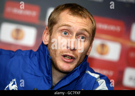 Fußball - UEFA Europa League - Gruppe I - Everton gegen FC BATE Borisov - Everton-Pressekonferenz - Goodison Park. Evertons Tony Hibbert während der Pressekonferenz Stockfoto