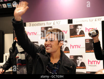 Joe McElderry CD signing bei HMV Stockfoto