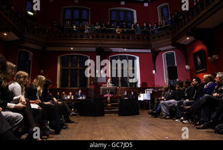 Kolumbianischer Popstar Shakira spricht Studenten der Oxford Union an, sie wurde eingeladen, in der weltbekannten Debattiergesellschaft zu sprechen, die seit 186 Jahren läuft. Stockfoto