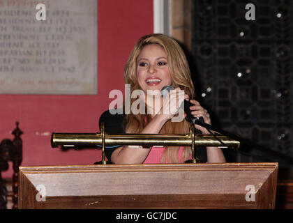 Kolumbianischer Popstar Shakira spricht Studenten der Oxford Union an, sie wurde eingeladen, in der weltbekannten Debattiergesellschaft zu sprechen, die seit 186 Jahren läuft. Stockfoto