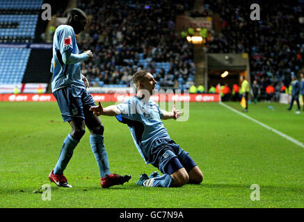 Freddie Eastwood von Coventry City feiert einen Hattrick während des Coca-Cola Championship-Spiels in der Ricoh Arena in Coventry. Stockfoto