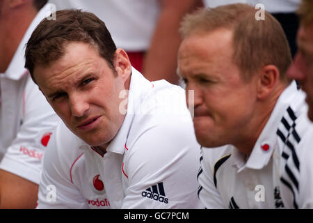 Andrew Strauss und Andy Flower aus England während einer Internetsitzung im Centurion Park, Centurion, Südafrika. Stockfoto