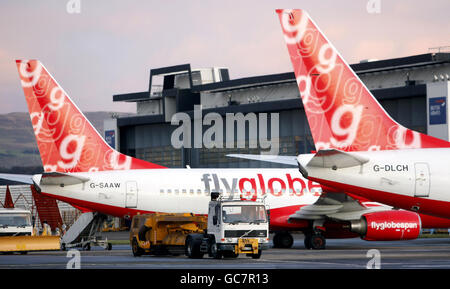 Flyglobespan-Flugzeuge am Flughafen Glasgow nach der Ankündigung, dass das Unternehmen in die Verwaltung gegangen ist. Stockfoto