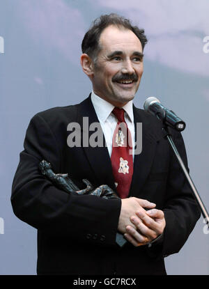 Mark Rylance gewinnt den Preis für den besten Schauspieler bei den Evening Standard Theatre Awards im Royal Opera House in Covent Garden, London. Stockfoto