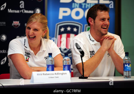 Schwimmen - Duell im Pool - Pressegespräch - Manchester Aquatic Centre. Die britische Rebecca Adlington (links) und Liam Tancock während der Pressekonferenz im Manchester Aquatic Centre, Manchester. Stockfoto