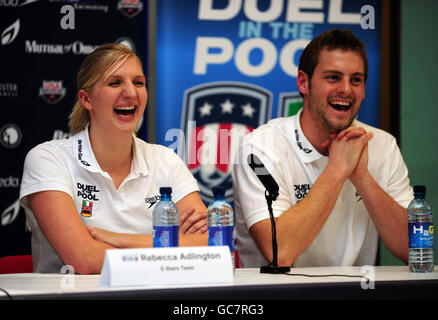 Schwimmen - Duell im Pool - Pressegespräch - Manchester Aquatic Centre. Die britische Rebecca Adlington (links) und Liam Tancock während der Pressekonferenz im Manchester Aquatic Centre, Manchester. Stockfoto