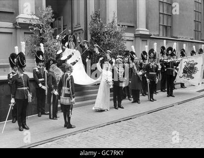 KÖNIGLICHE Hochzeit mit König Carl XVI. Gustaf und Silvia Sommerlath in Stockholm Kathedrale Stockfoto
