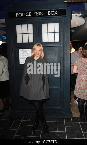 Jo Whiley kommt zur Vorführung des Weihnachts-Specials von Dr. Who - The End of Time im BBC Television Centre in West-London. Stockfoto