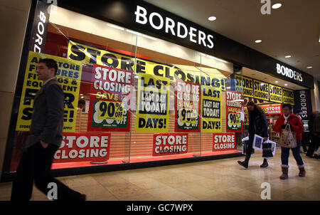 Letzte Tage für Borders Buchhandlung in der Bullring, Birmingham heute. Der Buchhändler mit 45 Geschäften in Großbritannien ist in die Verwaltung gegangen und verkauft den letzten seiner Aktien, teilweise mit einem Rabatt von 90 %. Stockfoto