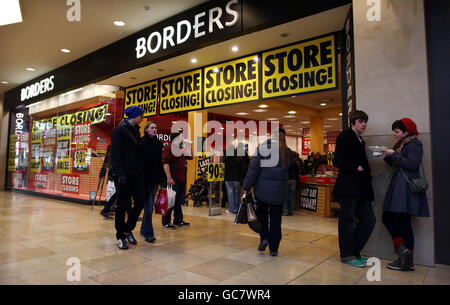 Letzte Tage für Borders Buchhandlung in der Bullring, Birmingham heute. Der Buchhändler mit 45 Geschäften in Großbritannien ist in die Verwaltung gegangen und verkauft den letzten seiner Aktien, teilweise mit einem Rabatt von 90 %. Stockfoto