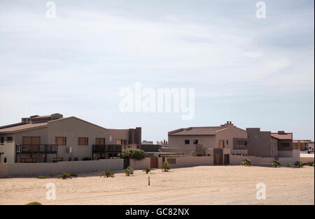 Long Beach Häuser zwischen Walvis Bay und Swakopmund - Namibia Stockfoto